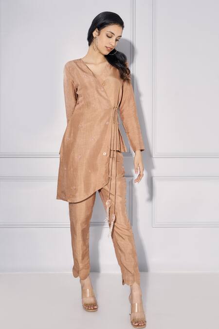 Kressa Brown Silk Tassels V-neck Embroidered Balloon Sleeve Kurta And Pant Set Online at Aza Fashions Kressa_Brown Silk Tassels V-neck Embroidered Balloon Sleeve Kurta And Pant Set_Online_at_Aza_Fashions