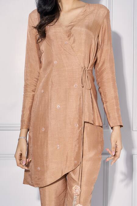 Buy Kressa Brown Silk Tassels V-neck Embroidered Balloon Sleeve Kurta And Pant Set Online at Aza Fashions Buy_Kressa_Brown Silk Tassels V-neck Embroidered Balloon Sleeve Kurta And Pant Set_Online_at_Aza_Fashions