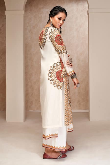 Aditi Somani Chanderi Geometric Embroidered Kurta Set 
