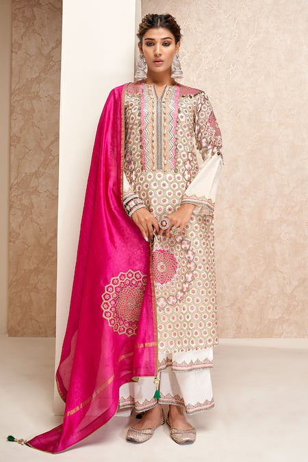 Aditi Somani Off White Chanderi Sequins, Beads, Zari Split V-neck Embroidered Kurta Set 