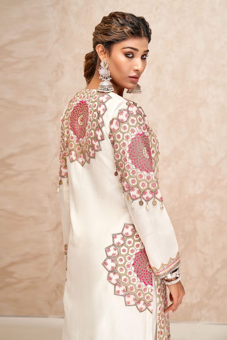 Shop Aditi Somani Off White Chanderi Sequins, Beads, Zari Split V-neck Embroidered Kurta Set at Aza Fashions Shop_Aditi Somani_Off White Chanderi Sequins, Beads, Zari Split V-neck Embroidered Kurta Set _at_Aza_Fashions