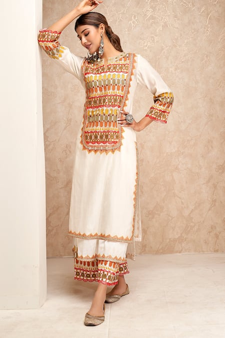Aditi Somani_White Chanderi, Cotton Embroidery Round Neck Thread Kurta Pant Set _Online_at_Aza_Fashions