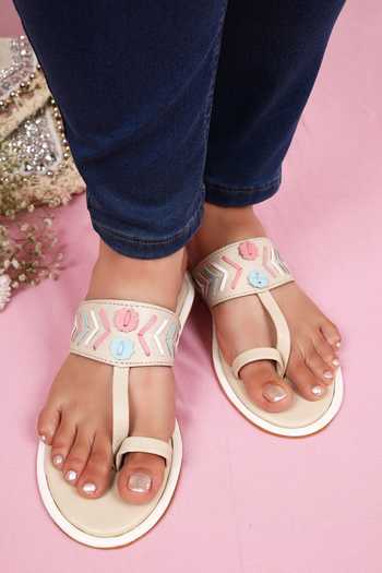 The Madras Trunk_Off White Handcrafted Kolhapuri Flats _Online_at_Aza_Fashions