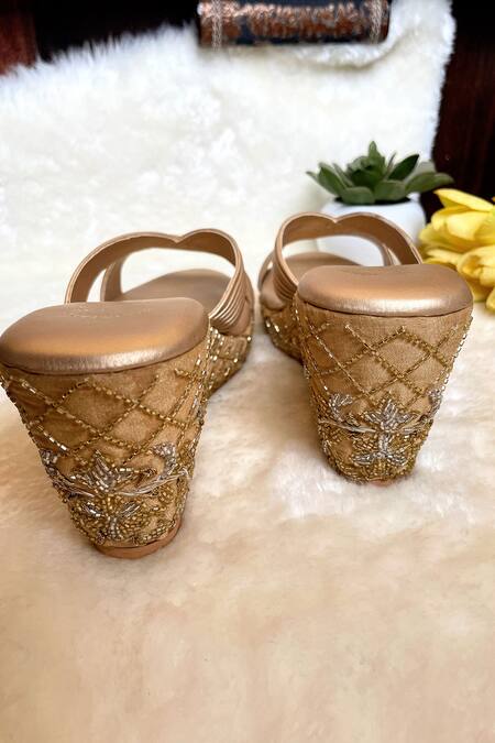 Modanta Footwear Gold Zari, Embroidery Zardozi Wedges Online at Aza Fashions Modanta Footwear_Gold Zari, Embroidery Zardozi Wedges _Online_at_Aza_Fashions