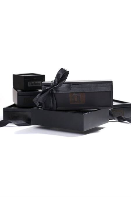 Buy Cosa Nostraa Silver Cut Work Calm Cheetah Carved Buttons - Set Of 7 Online at Aza Fashions Buy_Cosa Nostraa_Silver Cut Work Calm Cheetah Carved Buttons - Set Of 7_Online_at_Aza_Fashions