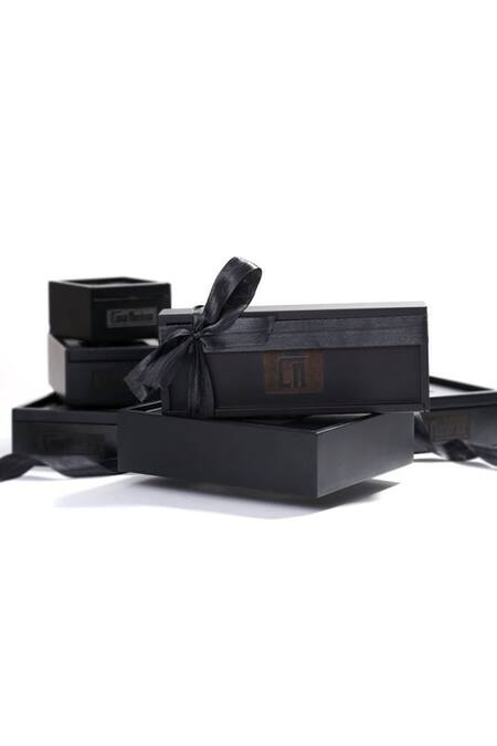 Shop Cosa Nostraa Grey Flying Bird Brass Buttons - Set Of 7 Online at Aza Fashions Shop_Cosa Nostraa_Grey Flying Bird Brass Buttons - Set Of 7 _Online_at_Aza_Fashions