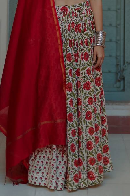 Buy_Baaro Masi_Red Chanderi, Muslin Embroidery, Zari V-neck Printed Lehenga Set _Online_at_Aza_Fashions