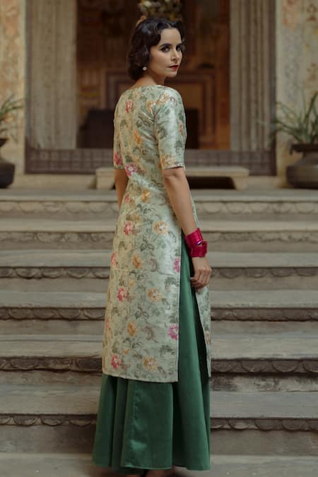 Shop_Baaro Masi_Green Brocade, Organza, Cotton Zari, Tassels V-neck Floral Pattern Kurta Set _at_Aza_Fashions