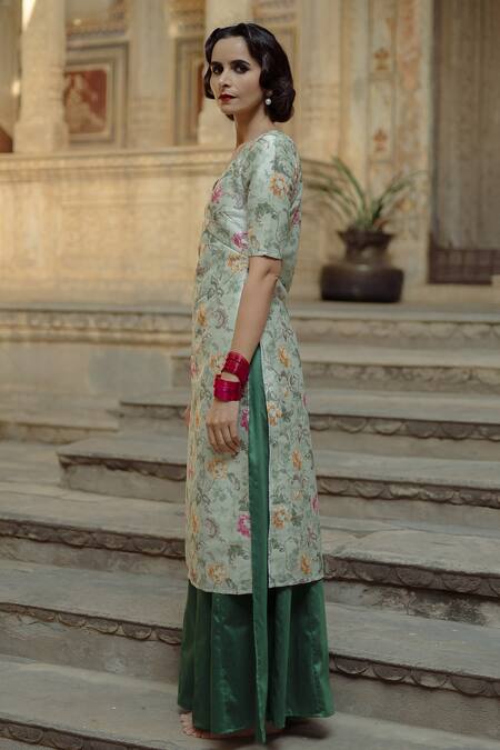 Buy_Baaro Masi_Green Brocade, Organza, Cotton Zari, Tassels V-neck Floral Pattern Kurta Set _Online_at_Aza_Fashions