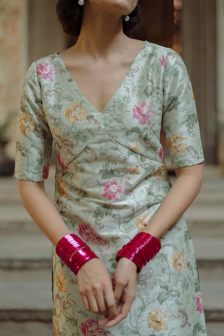 Shop_Baaro Masi_Green Brocade, Organza, Cotton Zari, Tassels V-neck Floral Pattern Kurta Set _Online_at_Aza_Fashions