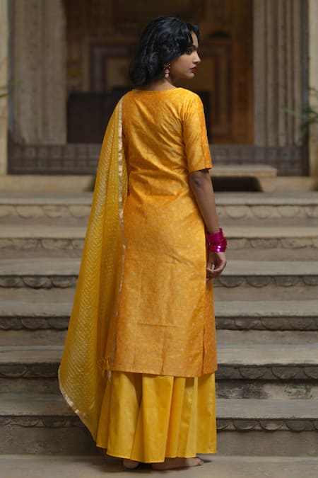 Baaro Masi Brocade Floral Jaal Pattern Kurta Set 