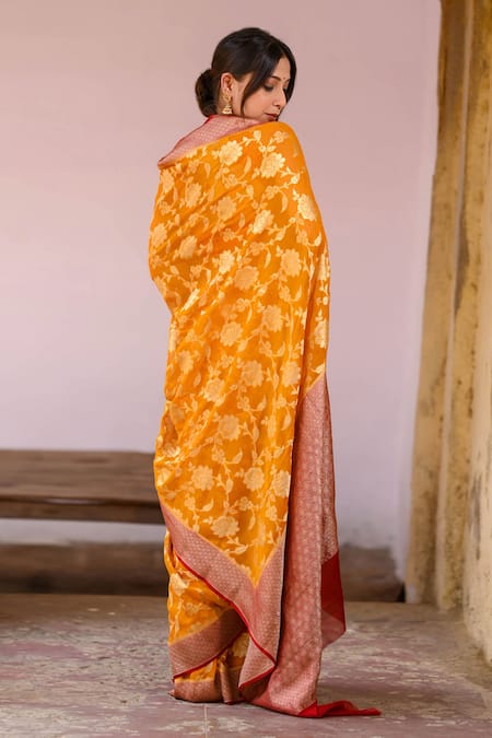 Naaritva India Banarasi Floral Jaal Pattern Saree With Running Blouse 