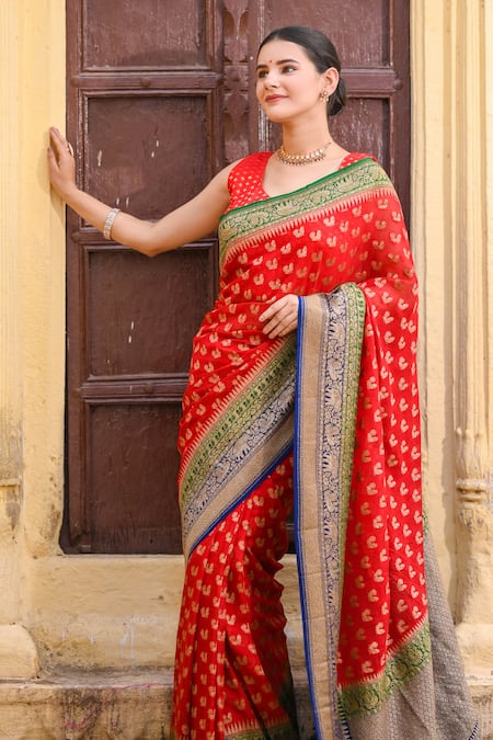 Naaritva India Peacock Handwoven Banarasi Saree With Running Blouse 