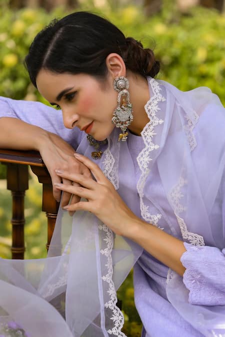 Charu Makkar_Blue Linen Embroidery Round Neck Straight Fit Kurta Set _at_Aza_Fashions