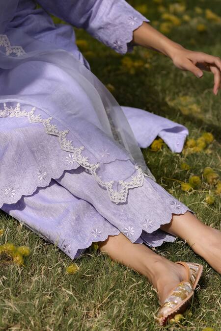 Buy_Charu Makkar_Blue Linen Embroidery Round Neck Straight Fit Kurta Set 