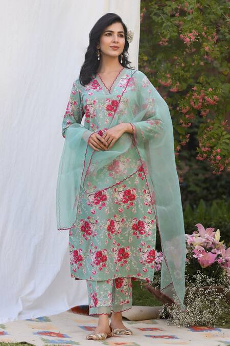 Charu Makkar_Green Chanderi Embroidery V-neck Rose Print Kurta Set_Online_at_Aza_Fashions