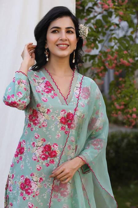 Buy_Charu Makkar_Green Chanderi Embroidery V-neck Rose Print Kurta Set_Online_at_Aza_Fashions