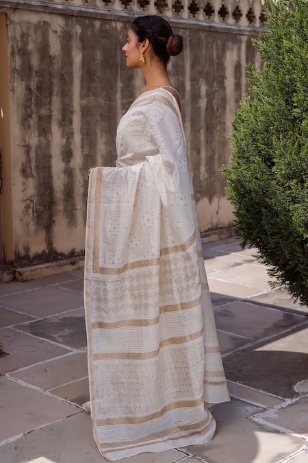 Shop_Geroo Jaipur_White Pure Chanderi Hand Block Printed Polka Saree With Unstitched Blouse Piece _at_Aza_Fashions