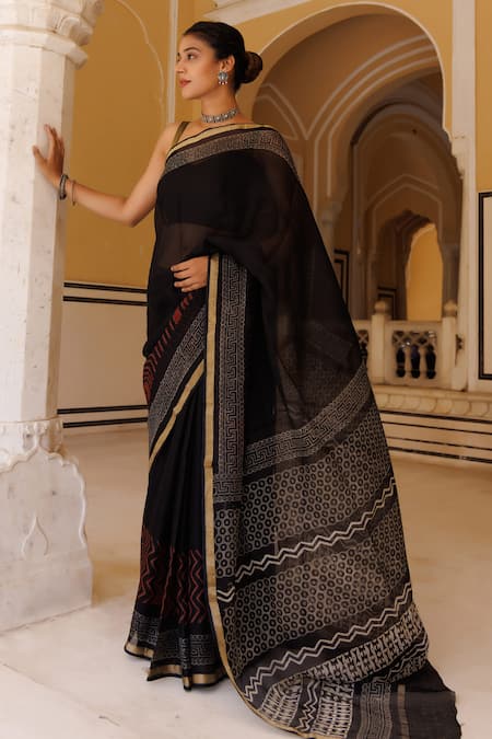 Geroo Jaipur Black Kota Doria Border Printed Saree With Unstitched Blouse Piece Online at Aza Fashions Geroo Jaipur_Black Kota Doria Border Printed Saree With Unstitched Blouse Piece _Online_at_Aza_Fashions