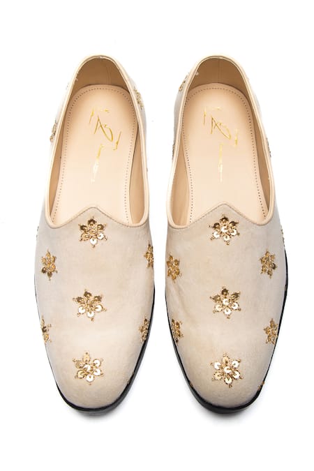 Shop Nidhi Bhandari Beige Sequins Motif Embroidered Mojadi at Aza Fashions Shop_Nidhi Bhandari_Beige Sequins Motif Embroidered Mojadi _at_Aza_Fashions