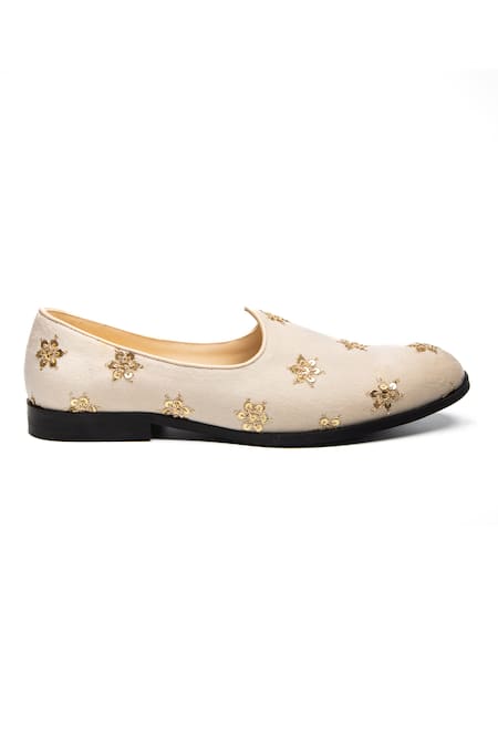 Nidhi Bhandari Beige Sequins Motif Embroidered Mojadi Online at Aza Fashions Nidhi Bhandari_Beige Sequins Motif Embroidered Mojadi _Online_at_Aza_Fashions