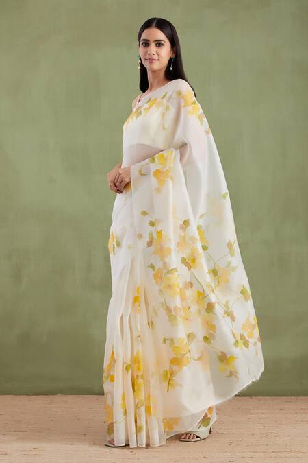 Geroo Jaipur Off White Organza Floral Hand Painted Saree With Unstitched Blouse Piece at Aza Fashions Geroo Jaipur_Off White Organza Floral Hand Painted Saree With Unstitched Blouse Piece _at_Aza_Fashions