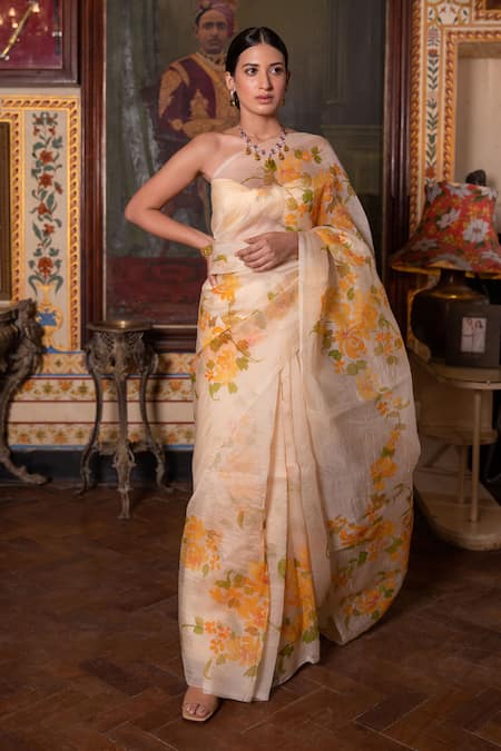 Buy_Geroo Jaipur_Beige Organza Floret Hand Painted Saree With Unstitched Blouse Piece _Online_at_Aza_Fashions