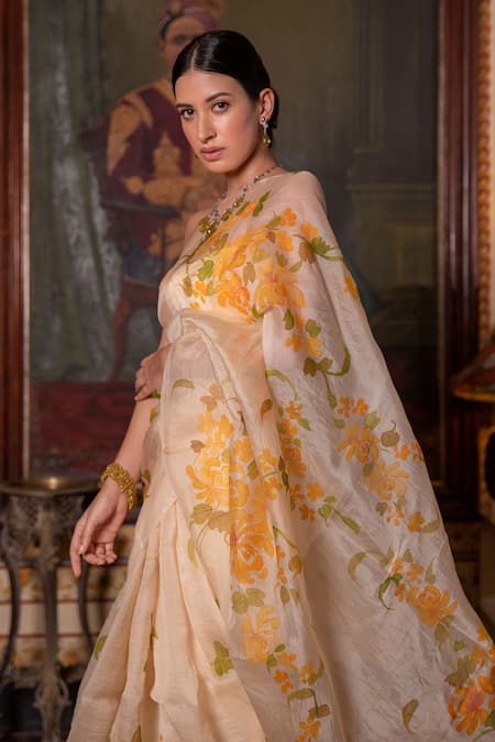 Geroo Jaipur_Beige Organza Floret Hand Painted Saree With Unstitched Blouse Piece _at_Aza_Fashions