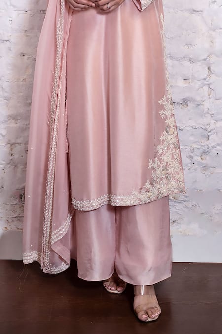 Buy Vasavi Shah Pink , Organza Embroidery, Sequins Round Neck Straight Kurta Pant Set Online at Aza Fashions Buy_Vasavi Shah_Pink , Organza Embroidery, Sequins Round Neck Straight Kurta Pant Set _Online_at_Aza_Fashions