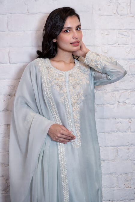 Vasavi Shah Blue , Organza Sequins, Embroidery Round Neck Floral Kurta Pant Set at Aza Fashions Vasavi Shah_Blue , Organza Sequins, Embroidery Round Neck Floral Kurta Pant Set _at_Aza_Fashions
