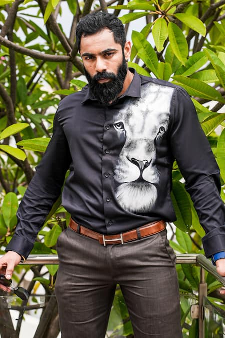 Avalipt Black Cotton Blend Hand Painted Lion King Of The Jungle Shirt 