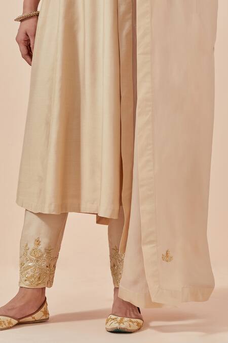 Buy_Ikshita Choudhary_Beige Chanderi Silk, Tissue Embroidery V-neck A-line Kurta Pant Set