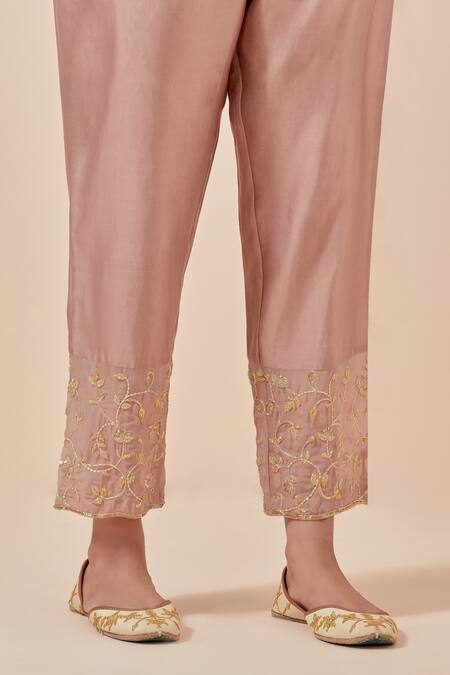 Ikshita Choudhary_Pink Chanderi Silk, Tissue Embroidery V-neck Floral Kurta Set_Online_at_Aza_Fashions