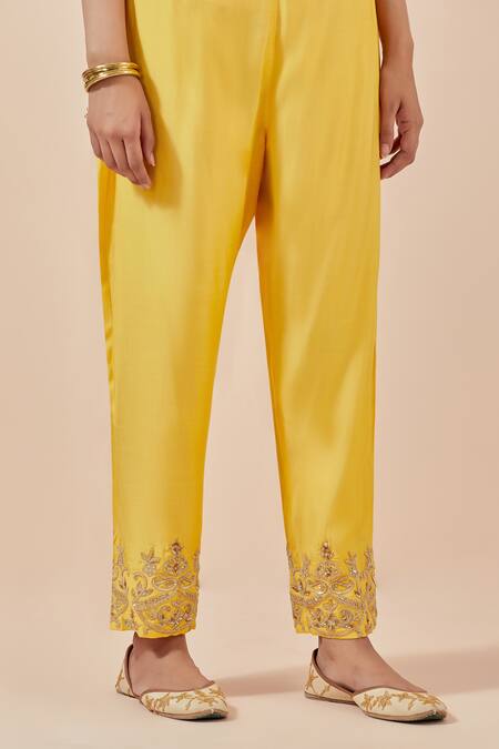 Ikshita Choudhary_Yellow Chanderi Silk, Tissue, Organza Embroidery V-neck Kurta Set_Online_at_Aza_Fashions