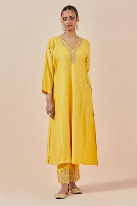 Buy_Ikshita Choudhary_Yellow Chanderi Silk, Tissue, Organza Embroidery V-neck Kurta Set_Online_at_Aza_Fashions