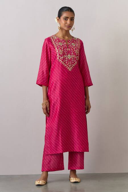 Ikshita Choudhary_Pink Chanderi Silk Embroidery Split V-neck Bandhani Printed Kurta And Pant Set_Online_at_Aza_Fashions