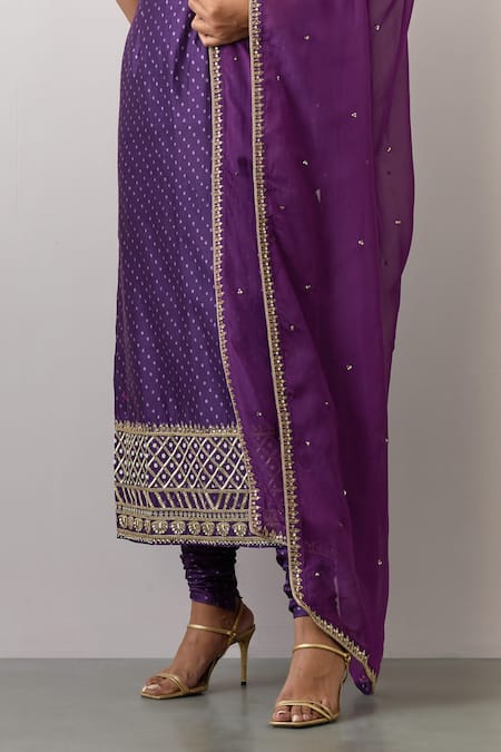 Ikshita Choudhary_Purple Chanderi Silk, Tissue Embroidery Round Neck Bandhani Print Kurta Set _Online_at_Aza_Fashions