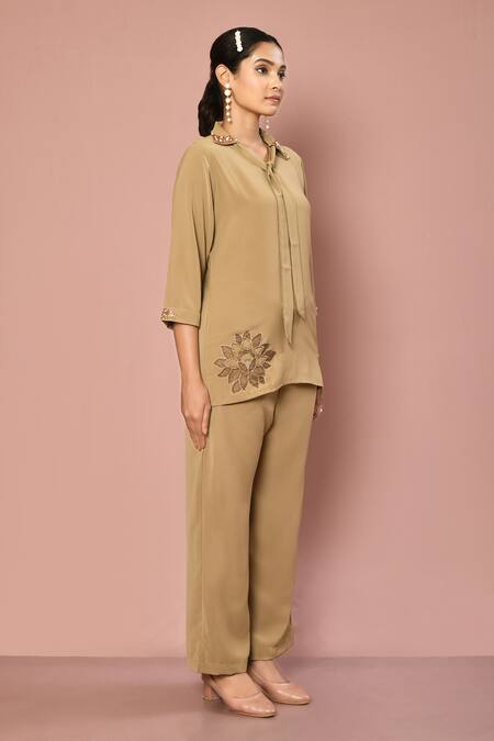 Naintara Bajaj_Beige Italian Fabric Floral Shirt Collar Motif Kurta And Pant Set _at_Aza_Fashions