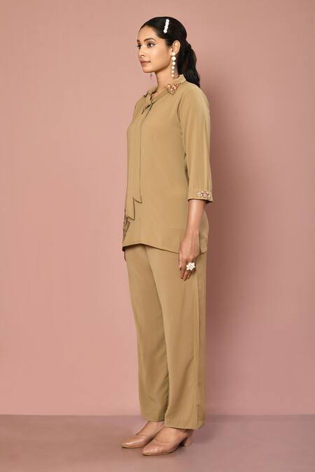 Buy_Naintara Bajaj_Beige Italian Fabric Floral Shirt Collar Motif Kurta And Pant Set 