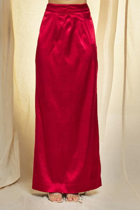 Vivek Patel_Red Tulle, Silk Pearls, Beads, Embroidery V-neck Hand Saree With Blouse _at_Aza_Fashions