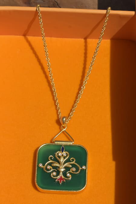 ZARIIN Onyx Embellished Pendant Necklace 