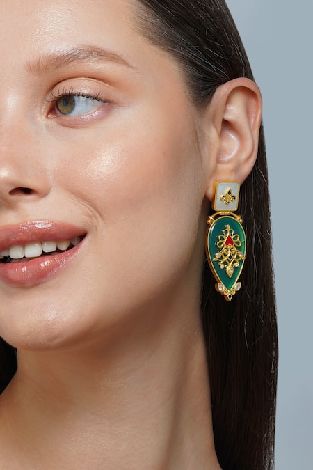 Zariin Onyx Embellished Earrings 