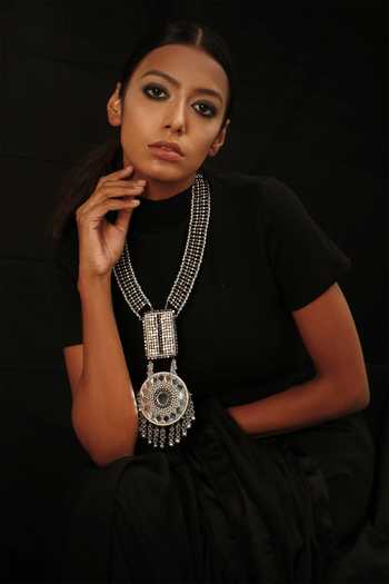 Vaidaan Vedaanta Pendant Necklace