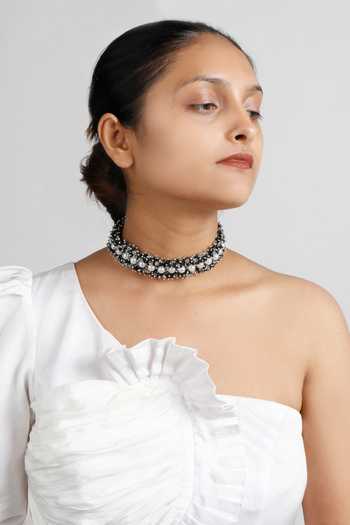 Vaidaan Idrissa Pearl Choker