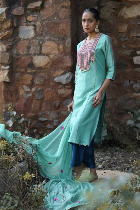 Label Kinjal Modi Thread Embroidered Kurta Pant Set 