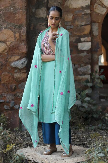 Label Kinjal Modi_Green Chanderi Sequins, Embroidery, Mirrors Round Neck Thread Kurta Pant Set _Online_at_Aza_Fashions