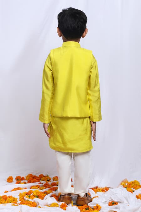 Shop P & S CO Green Silk, Linen Embroidery Thread Floral Jacket Kurta Set at Aza Fashions Shop_P & S CO_Green Silk, Linen Embroidery Thread Floral Jacket Kurta Set _at_Aza_Fashions