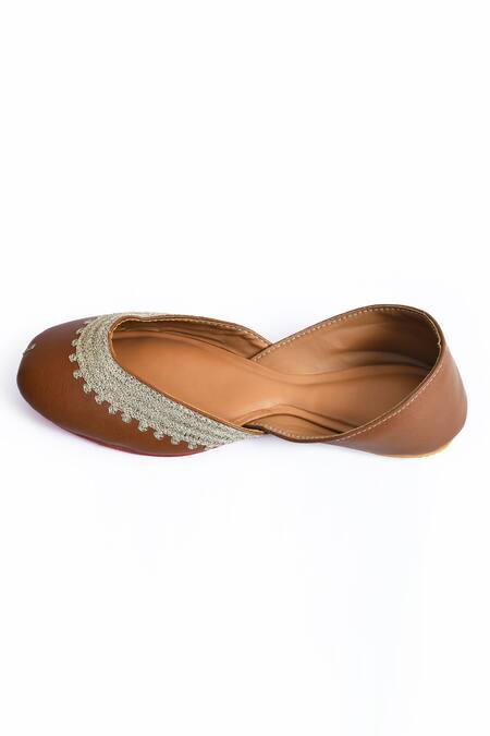 Naintara Bajaj_Brown Embroidered Stritch Juttis_Online_at_Aza_Fashions