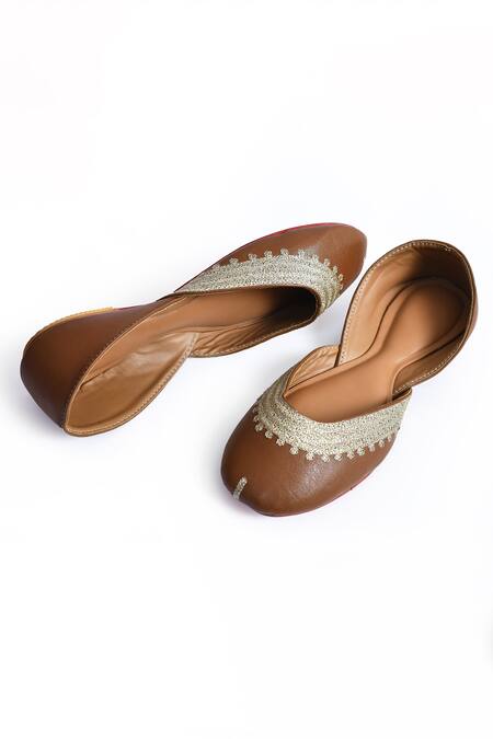 Naintara Bajaj_Brown Embroidered Stritch Juttis_at_Aza_Fashions