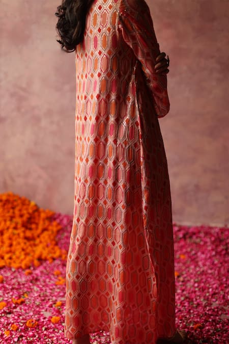 Shop Begum Peach Georgette, Satin Sequins V-neck Inaya Geometric Embroidered Kaftan Dress Online at Aza Fashions Shop_Begum_Peach Georgette, Satin Sequins V-neck Inaya Geometric Embroidered Kaftan Dress_Online_at_Aza_Fashions